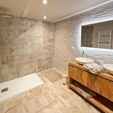 Sur Les Pistes Du Lioran, 8pers Laveissiere